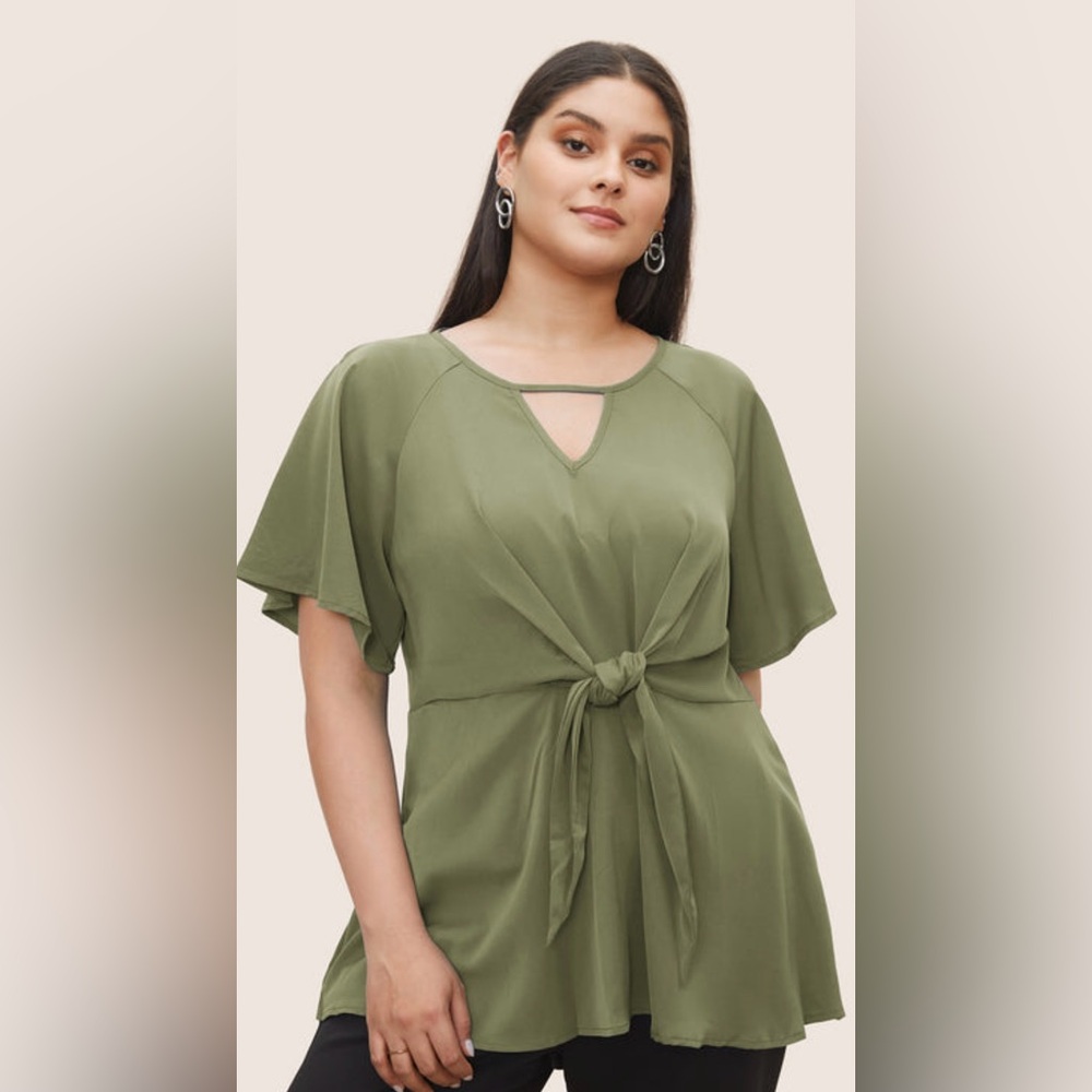 Bloom Chic Size 14/16W Knotted Front Top